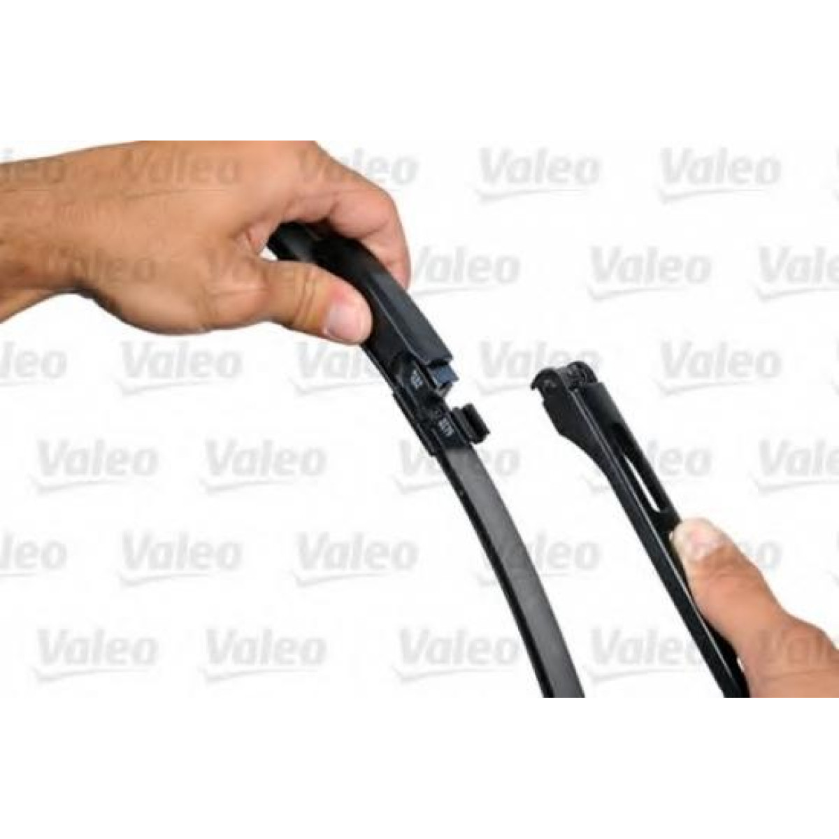 Wiper set Valeo Silencio X.TRM OE VF320, 590/580 mm Wiper set Valeo Silencio X.TRM OE VF320, 590/580 mm