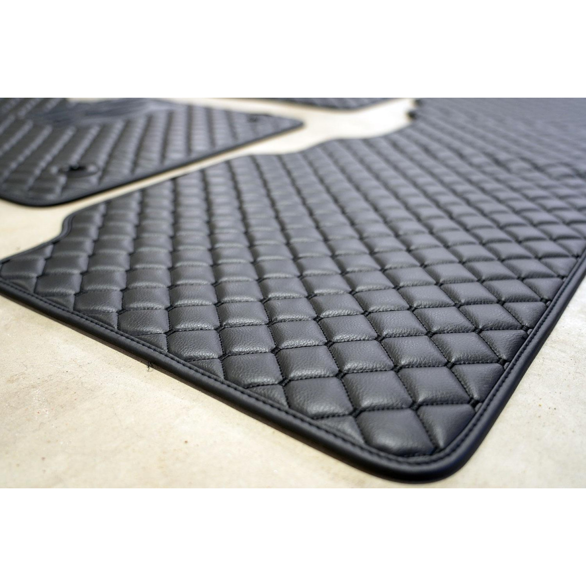 Eco leather mats QuiltyMats MG 3 from 2024 (Black / black stitching)