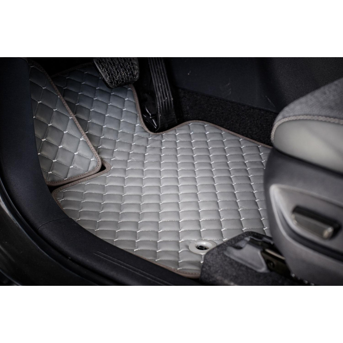 Eco leather mats QuiltyMats XPENG G9 (E38) from 2022 (Grey / gray stitching)
