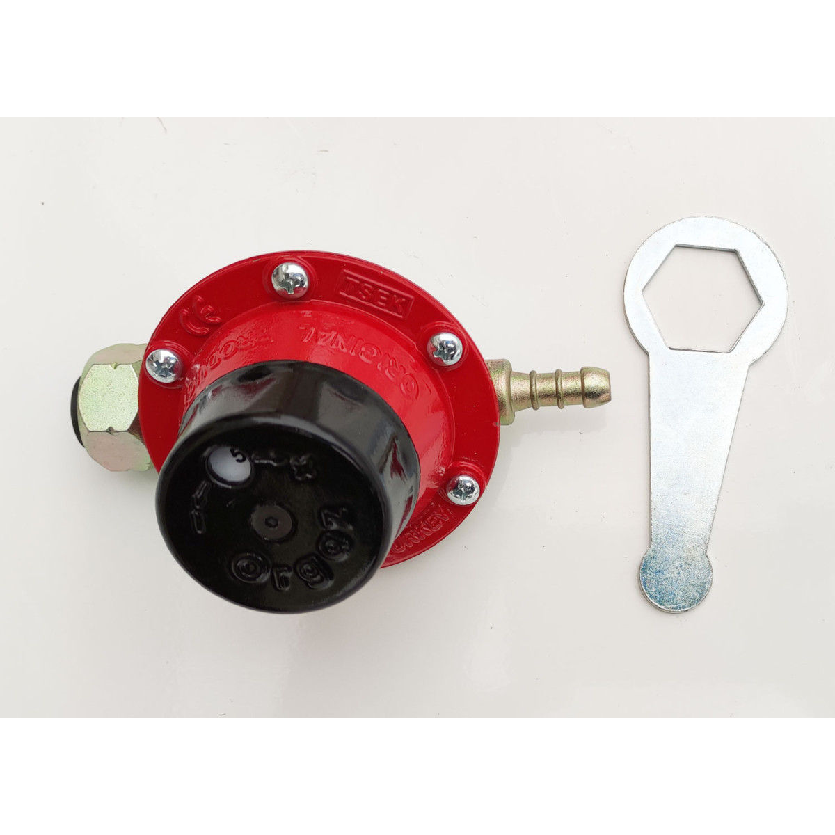 Gas pressure reducer with regulator ND-100