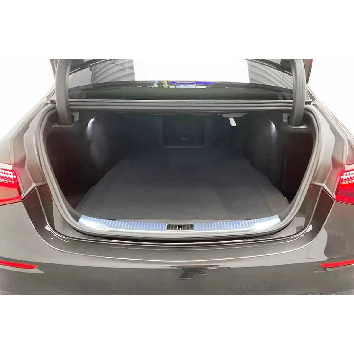 Trunk mat Mercedes S-class W223 Plug-in Hybrid from 2021 (rear seats slide backwards and forwards) Trunk mat Mercedes S-class W223 Plug-in Hybrid from 2021 (rear seats slide backwards and forwards)
