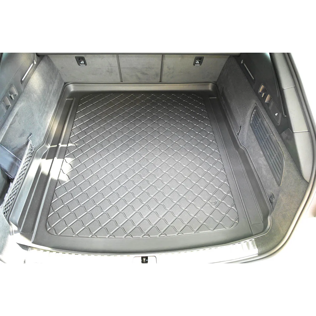 Trunk mat Audi A6 Avant C8 Quattro Station Wagon from 2018 (not for TFSI e plug-in hybrid) Trunk mat Audi A6 Avant C8 Quattro Station Wagon from 2018 (not for TFSI e plug-in hybrid)