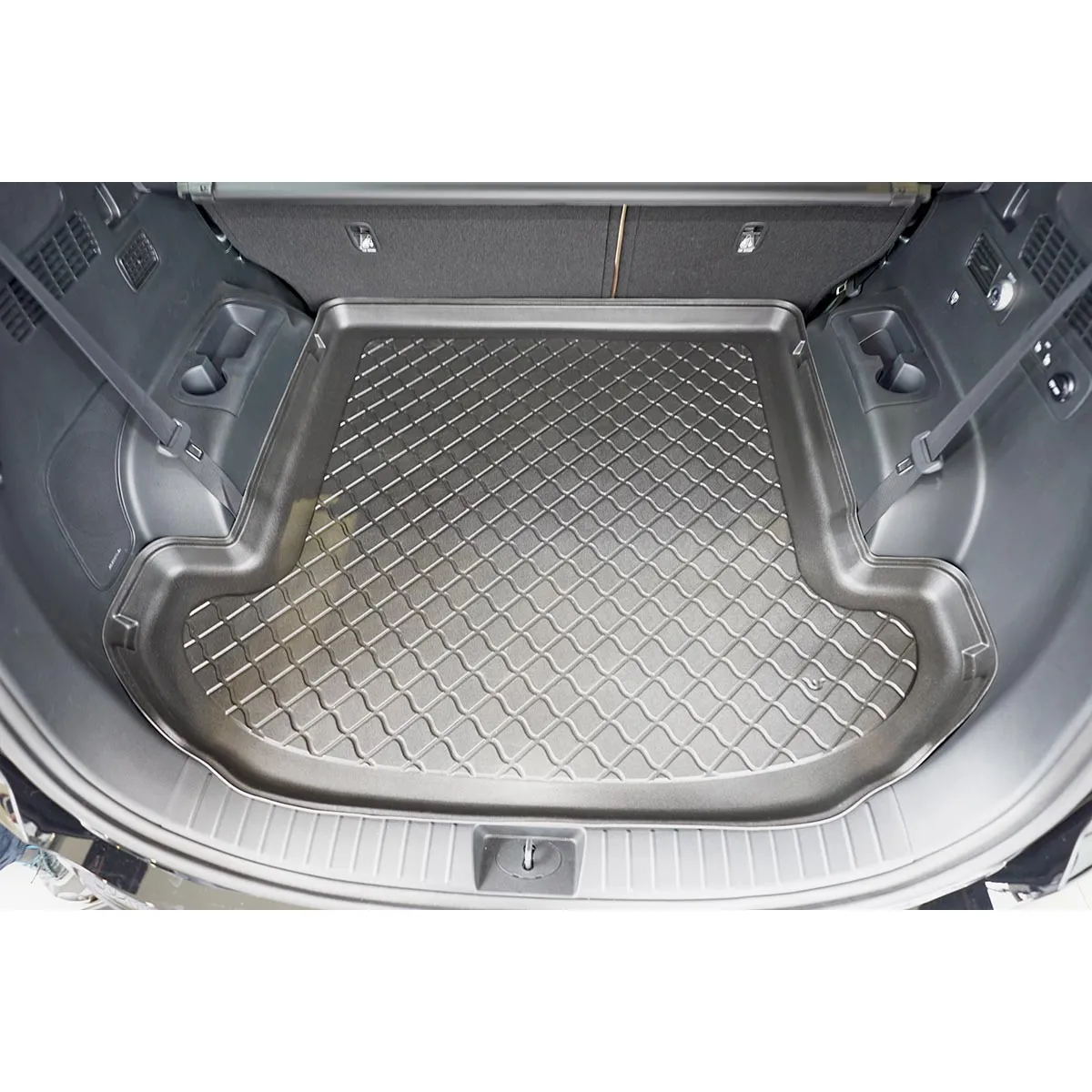 Trunk mat Hyundai Santa Fe IV (TM) Plug-in Hybrid from 2020 (7 places / 3rd row lowered) Trunk mat Hyundai Santa Fe IV (TM) Plug-in Hybrid from 2020 (7 places / 3rd row lowered)