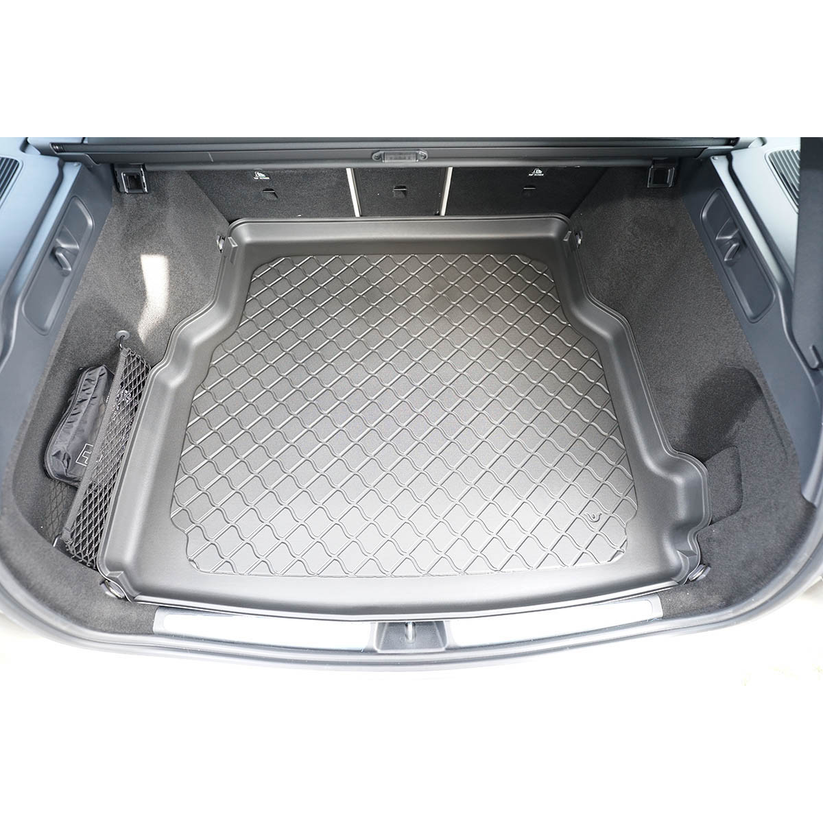 Trunk mat Mercedes C-class W206 Station Wagon from 2021 (not for Plug-in Hybrid) Trunk mat Mercedes C-class W206 Station Wagon from 2021 (not for Plug-in Hybrid)