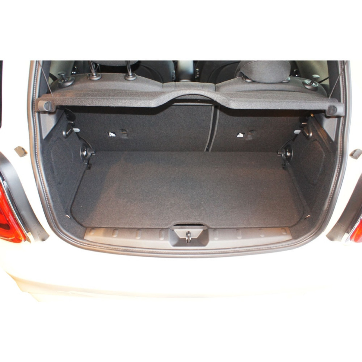 Trunk mat Mini Cooper SE (electric) from 2020 (upper part) Trunk mat Mini Cooper SE (electric) from 2020 (upper part)
