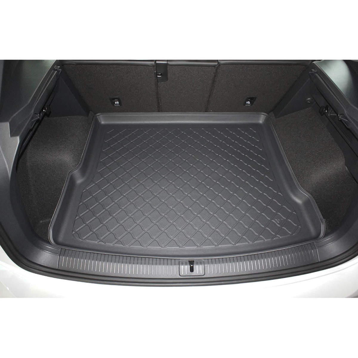 Trunk mat Volkswagen Tiguan II from 2016 (upper part) Trunk mat Volkswagen Tiguan II from 2016 (upper part)