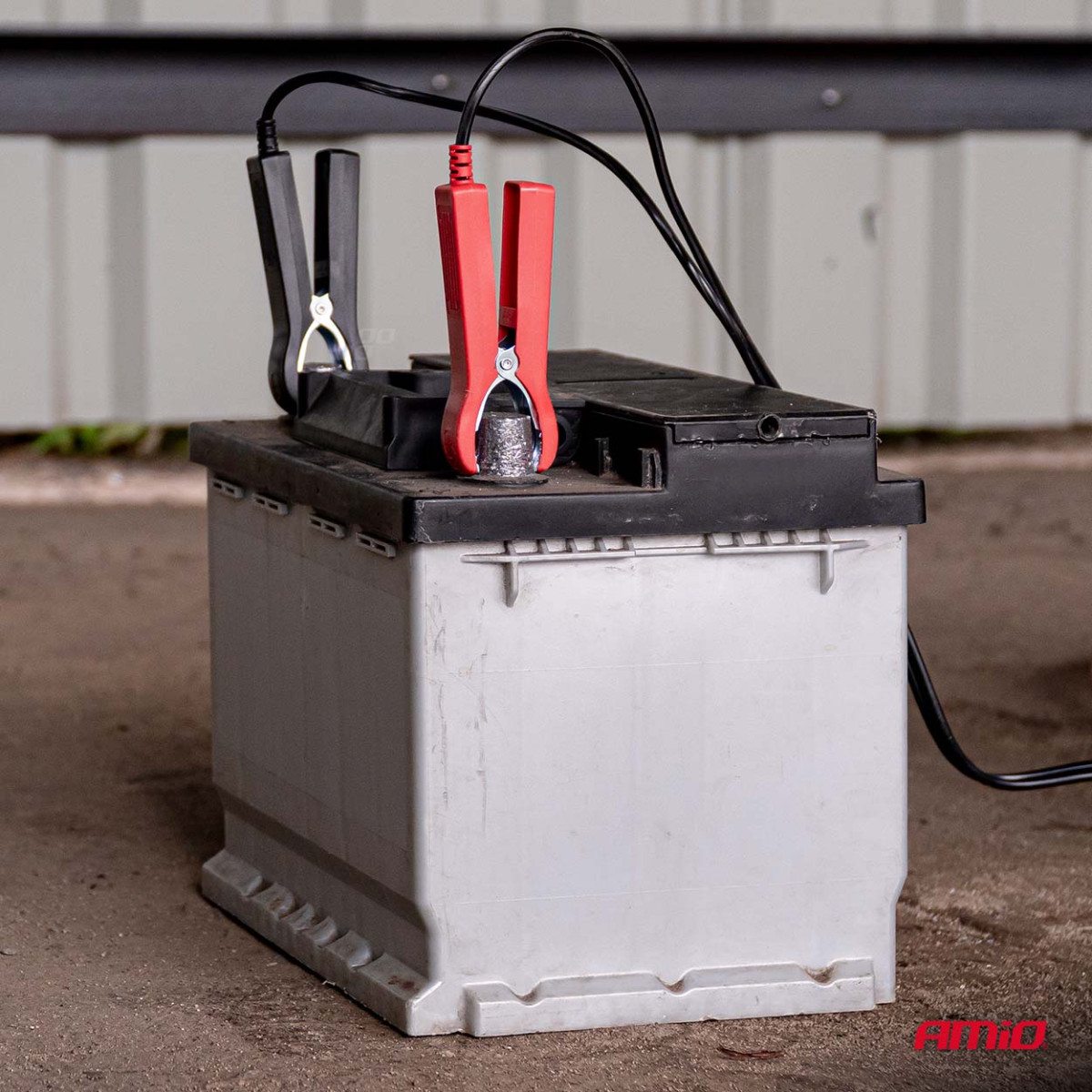 Digital battery charger STD/GEL/AGM/WET 4A 6/12V AMIO-04523