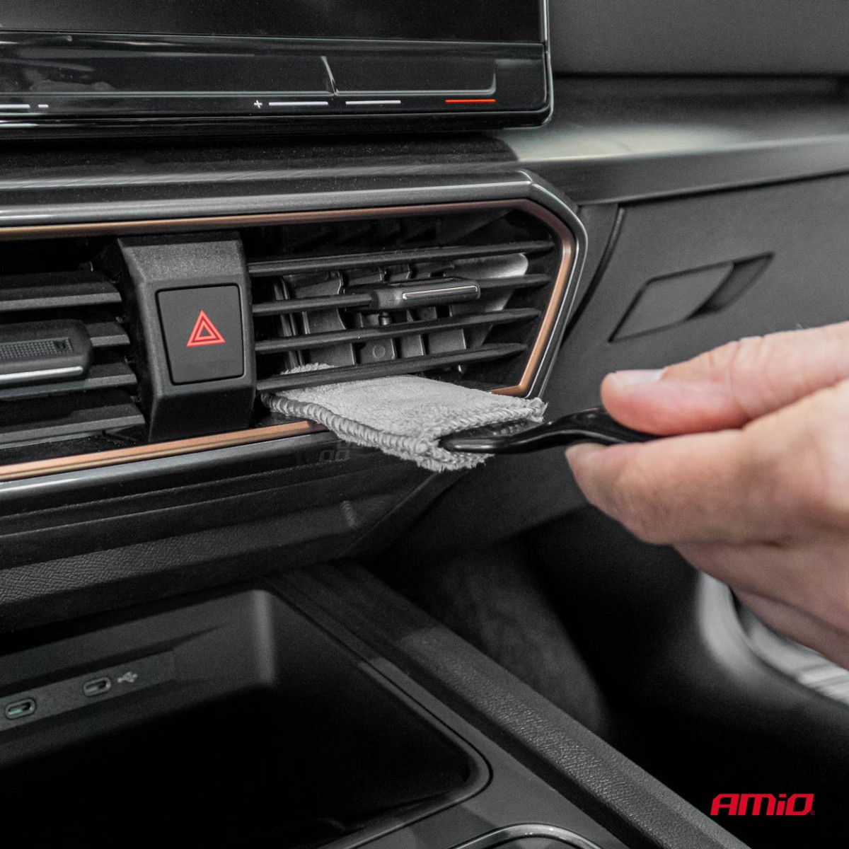 Microfiber brush for hard-to-reach places AMIO-03979