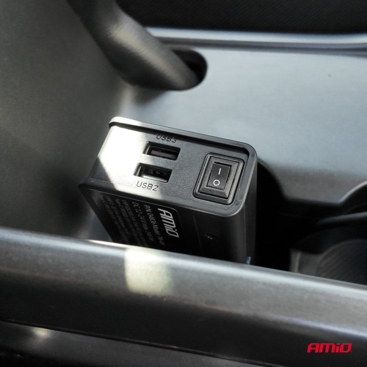 Socket splitter 12/24V with 3x USB-A, USB-C, QC3.0, PD3.0 148W AMIO-04836