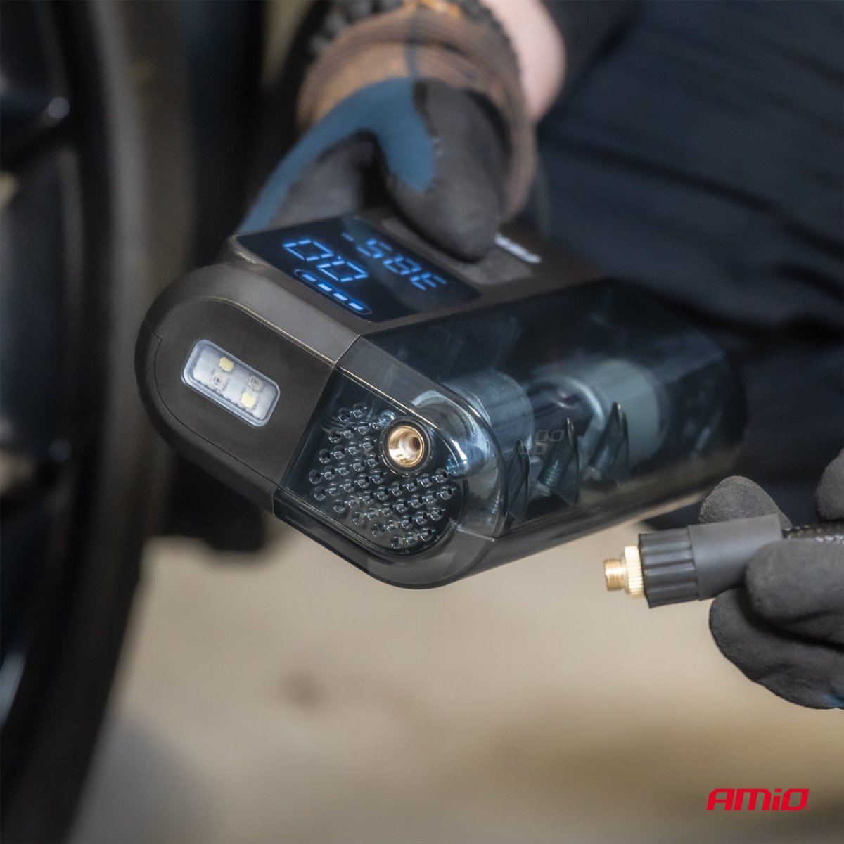 Wireless car compressor 40 W with LED, powerbank and USB-C, AMIO-04378