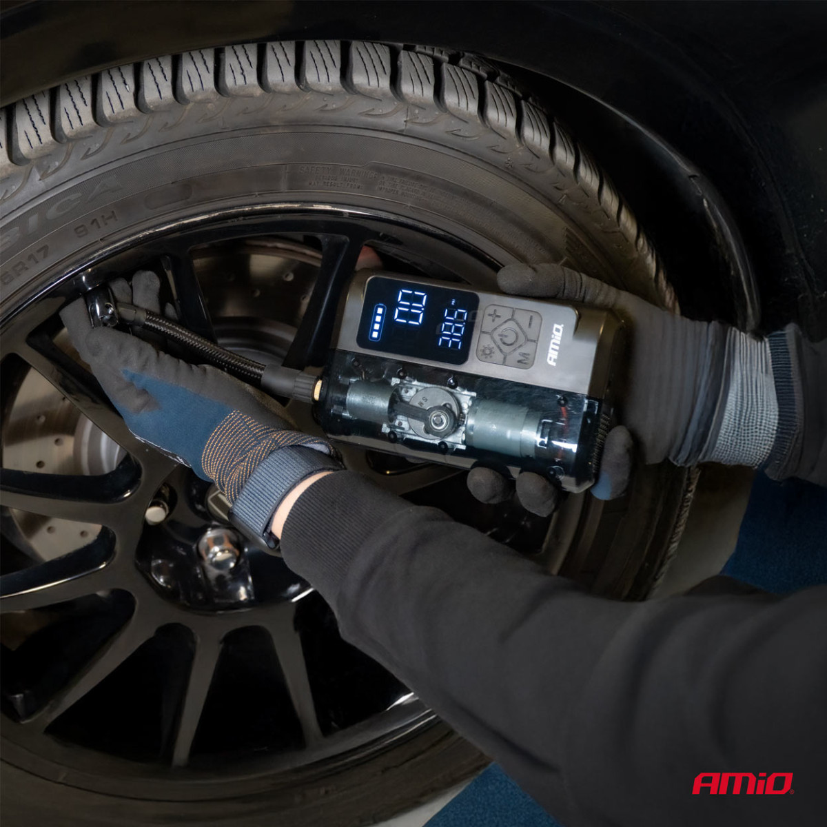 Wireless car compressor 40 W with LED, powerbank and USB-C, AMIO-04378