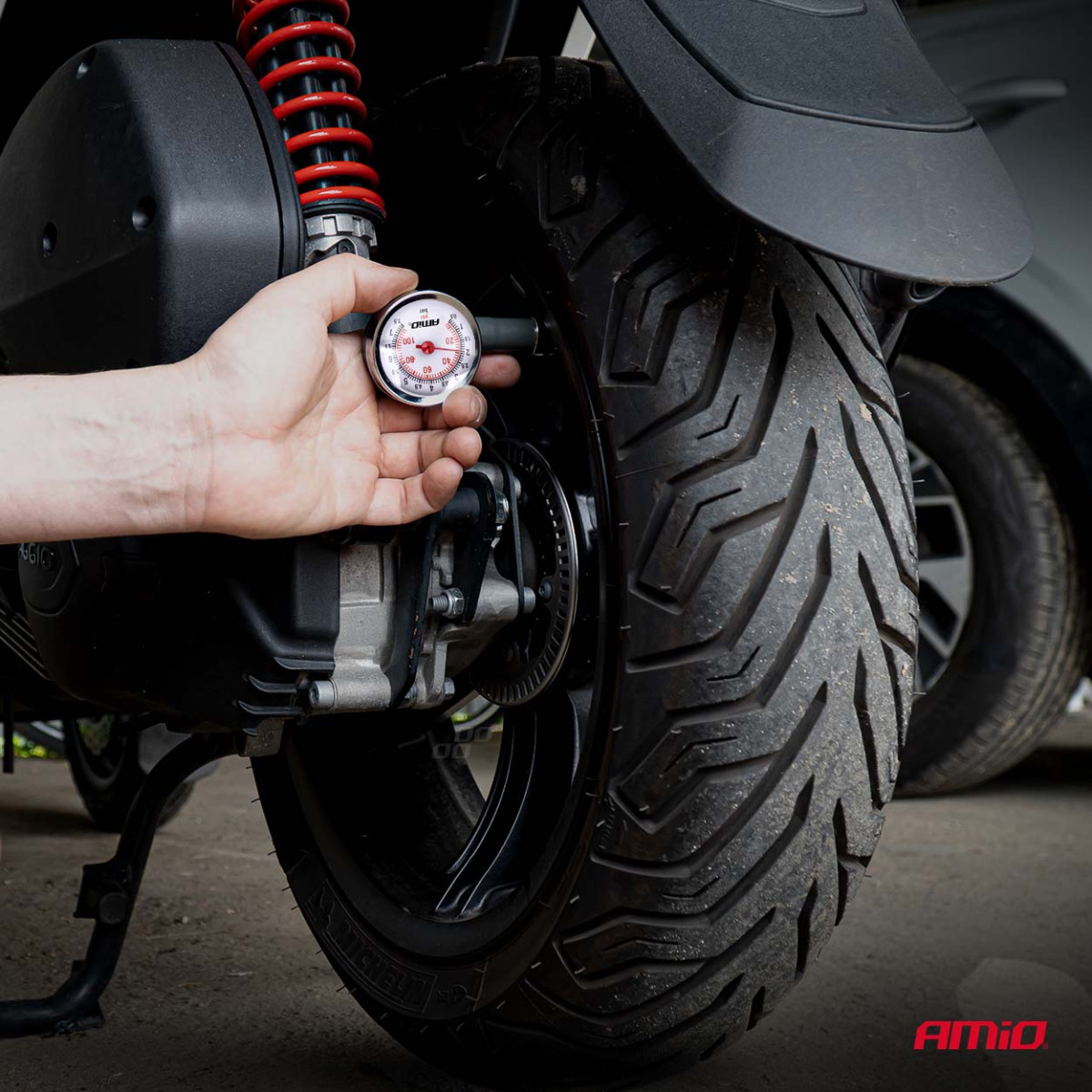 Metal tire pressure gauge 7.5 bar PG-7.5 AMIO-01707