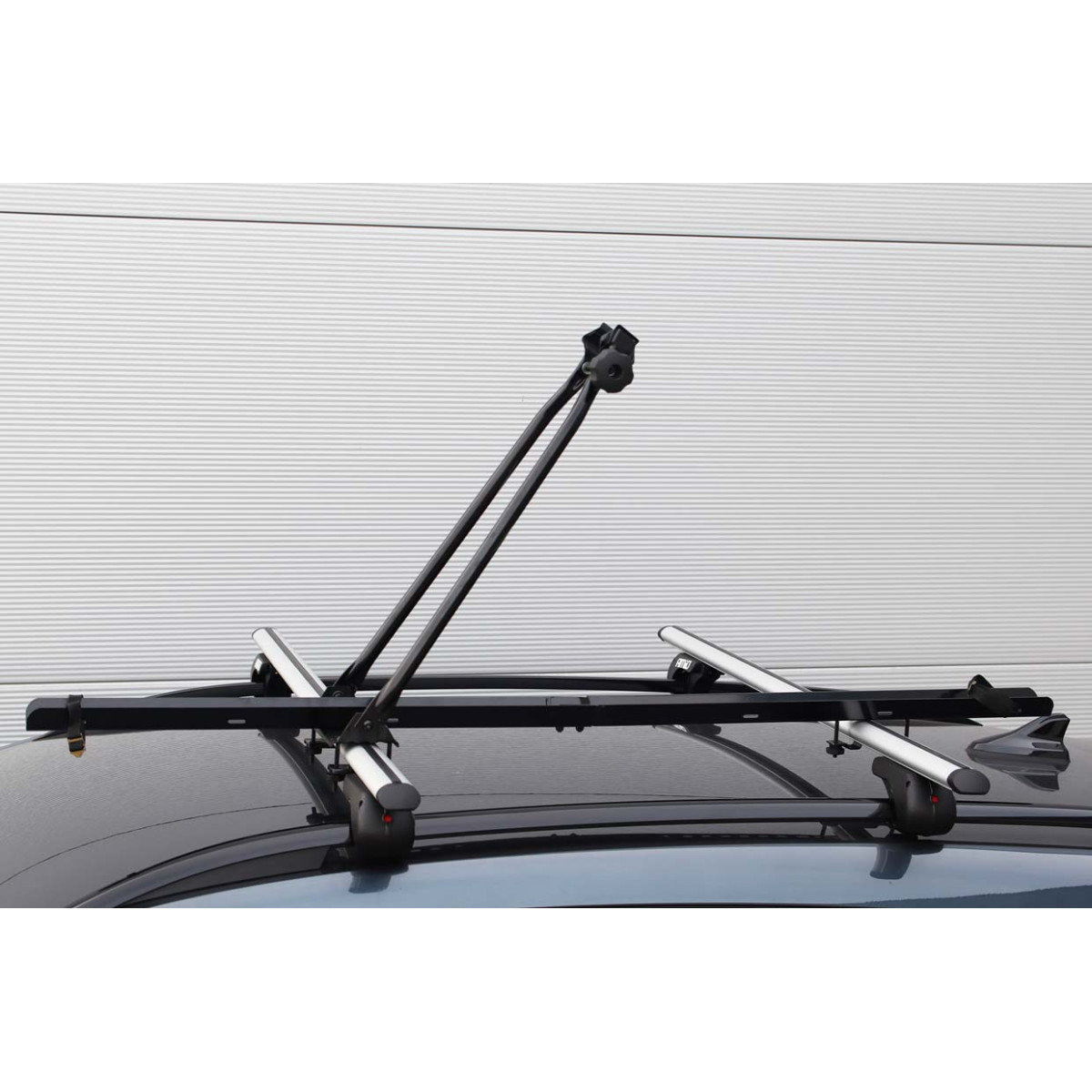Car roof bike carrier, black RBR-01 AMIO-02588