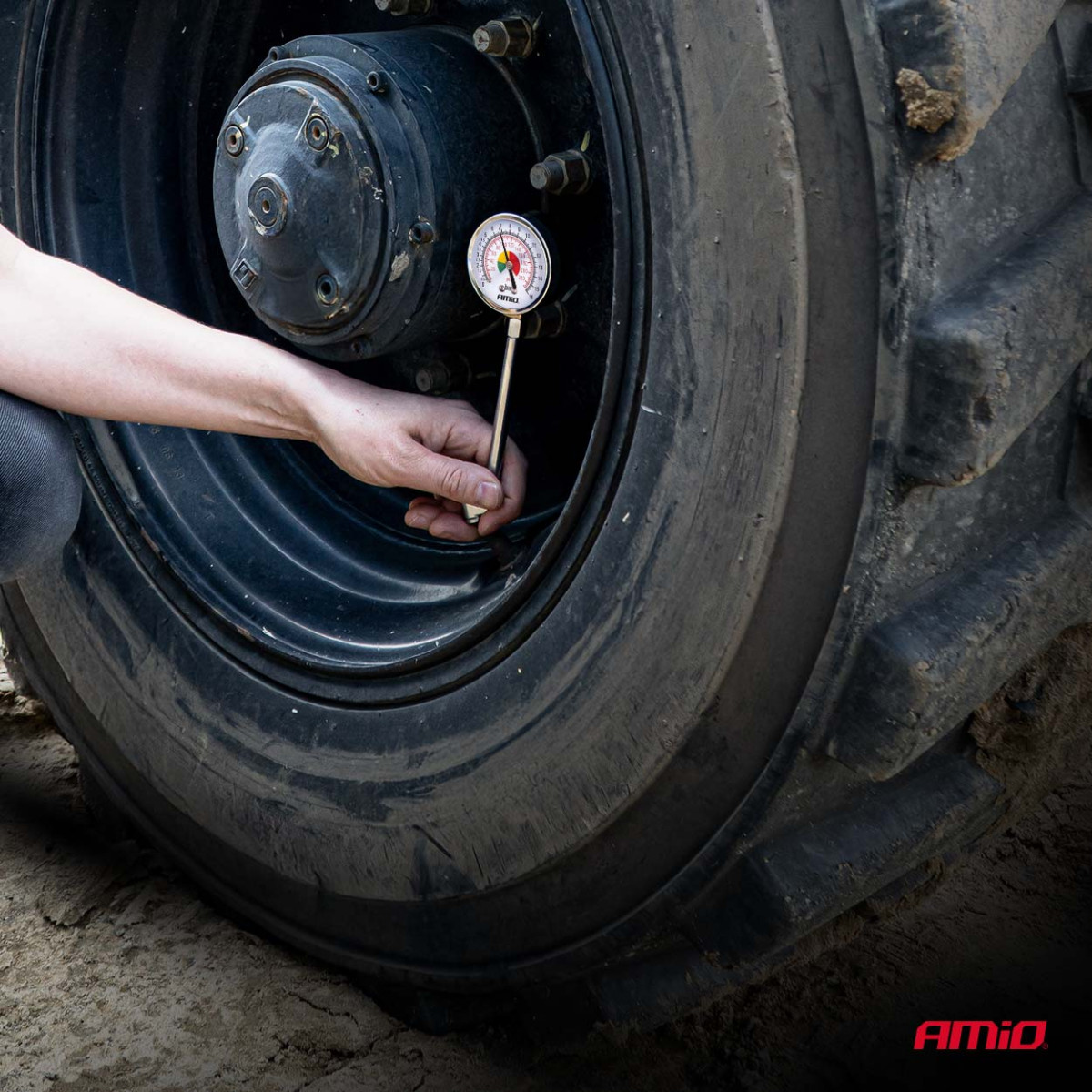 Digital pressure gauge for trucks TIR 15 bar PG-15 AMIO-01708
